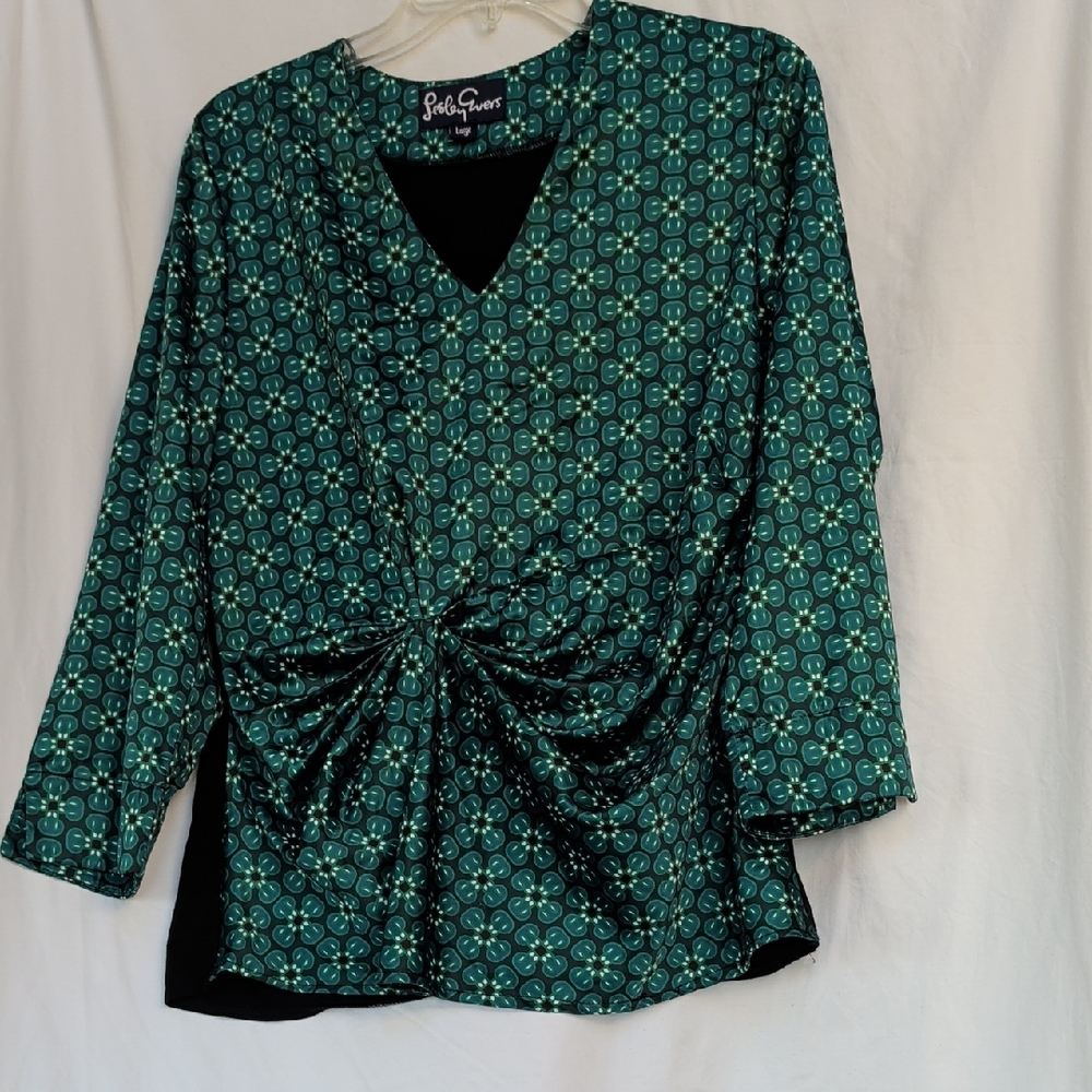 Lesley Evers stretch silky green and black long sleeve V-neck top